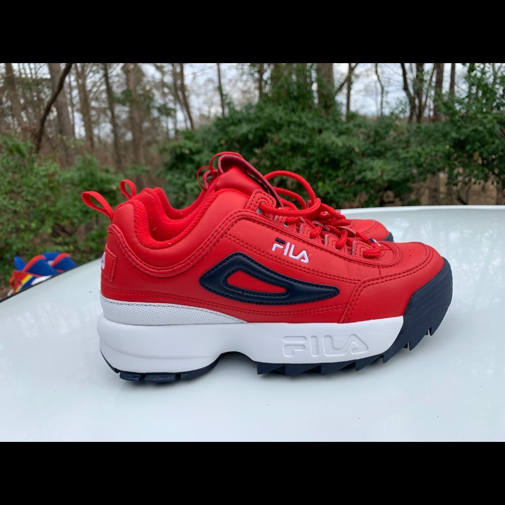 Boys Fila sneakers size 6 1/2